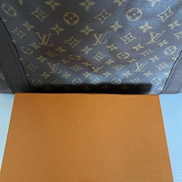 New 2024 Louis Vuitton Magnetic Box - Picture 4 of 6